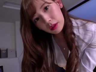 女上司明裡紬露出內褲誘惑我中出她